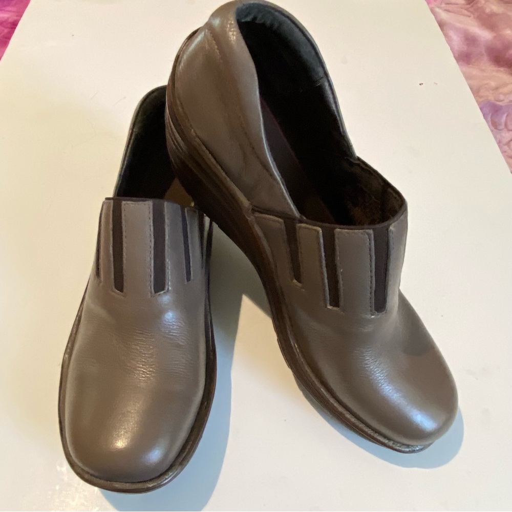 Bionica Coast Leather Wedge Clogs Womens Size 9M Taupe Grey Leather Slip on